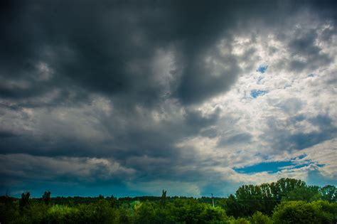 Аир во время дождей и гроз