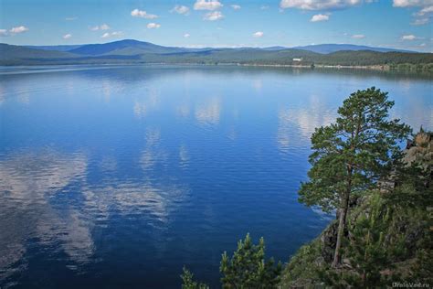 Величественное озеро Тургояк: насладитесь кристально чистой водой и запоминающимся видом