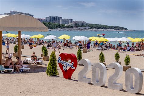 Геленджик - уникальное сочетание горного рельефа и прекрасных пляжей
