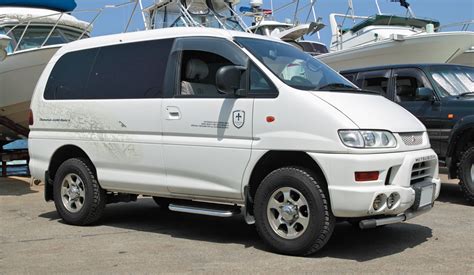 История Mitsubishi Delica: происхождение и развитие модели