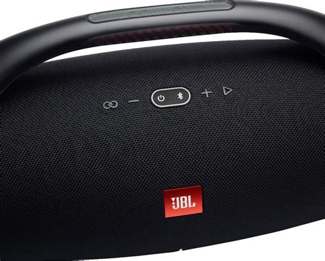 Как соединить микрофон и Boombox 2 JBL с помощью аудио-кабеля