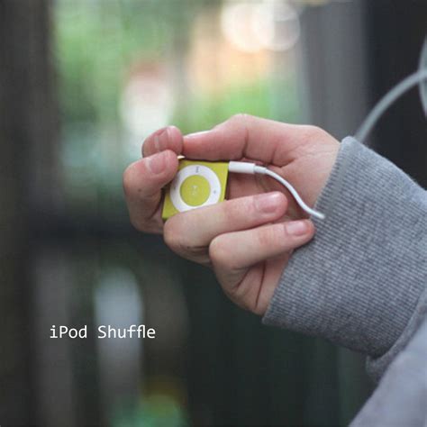 Компоненты для подзарядки iPod Shuffle через розетку