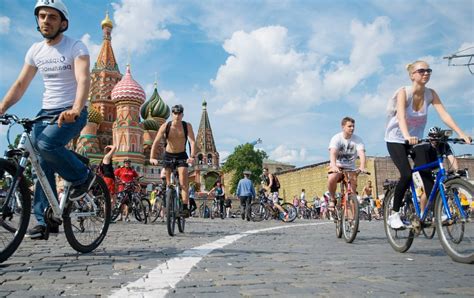 Маршруты для спокойной прогулки на велосипеде с семьей в Северной столице