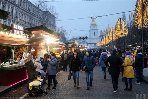 Новогоднее ярмарка на Софийской площади - подарки и угощения для всех