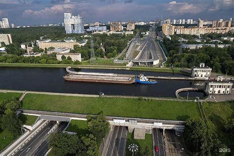 Отдых на берегах канала им. Москвы