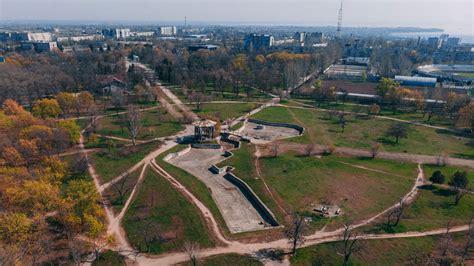 Парк Победы: прокатитесь по просторным аллеям и насладитесь городскими достопримечательностями