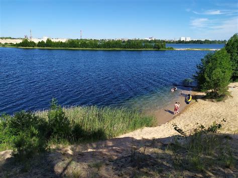 Пляжи и озера: спокойствие водной глади и блаженство для наших пушистых друзей