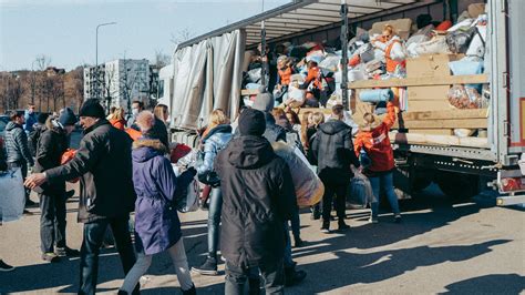 Пожертвование устаревших вещей в благотворительные организации