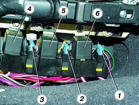 Поиск и извлечение основного реле зажигания автомобиля Ваз 2110