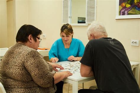 Помощь и поддержка для людей, заботящихся о старшем поколении