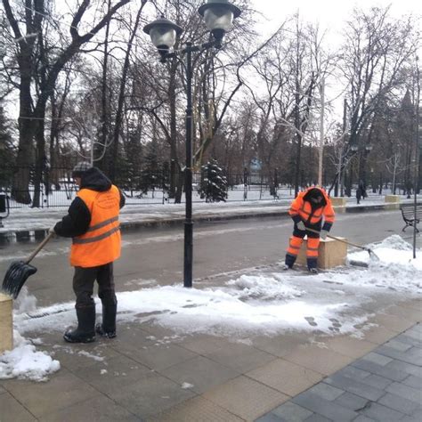 Правила заботы о безопасности и комфорте при ручной очистке пешеходных тротуаров от снега