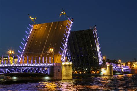 Разводка мостов в Москве