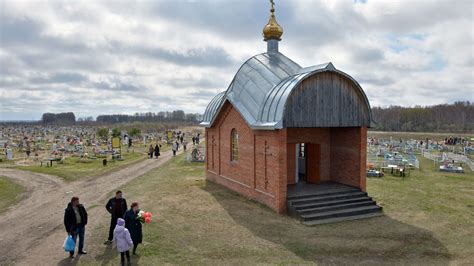 Разнообразие взглядов на приход кладбищ в день Воскресения
