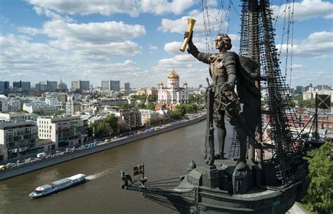 Символическое значение корабля в памятнике Петру I