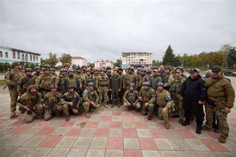 События и место оживления в разгар рабочей недели в городе Турунче