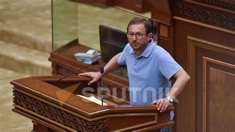 Трескучий скандал: причины перепалки между Кузьмой и Тихоном