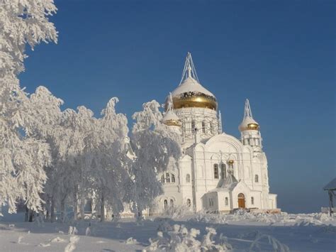 Удивительные природные достопримечательности побережья России в зимнее время