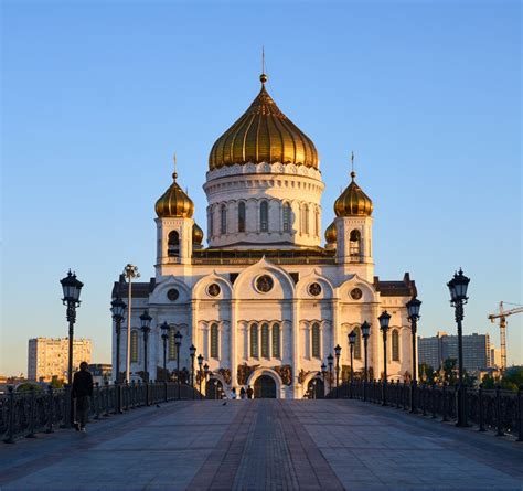 Удобные парковочные возможности рядом с храмом Христа Спасителя