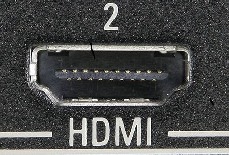  Подсоединение кабеля HDMI к веб-камере 